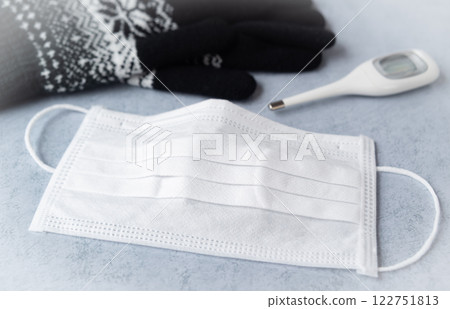 Winter infection control with mask, influenza prevention, new coronavirus control, simultaneous epidemic, health management, thermometer 122751813