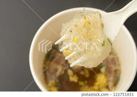 Picking up instant soup vermicelli with a fork 122751831
