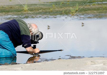 Professional photographer 122751897