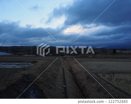 Nostalgic landscape 122752885