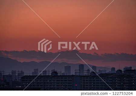 The sunset silhouette of the city and the distant mountains The sunset silhouette of the city and the distant mountains 122753204