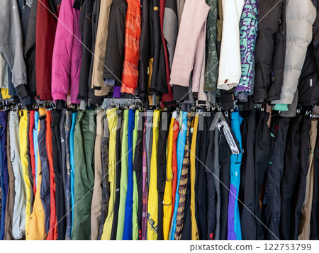 Ski rental shop 122753799