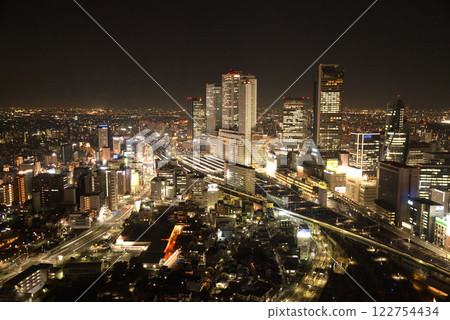 名古屋站的摩天大樓夜景 名古屋站的摩天大樓夜景 122754434