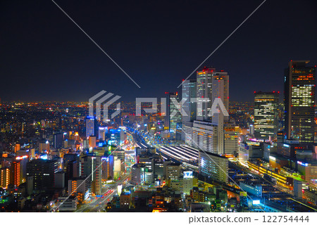 名古屋站的摩天大樓夜景 122754444