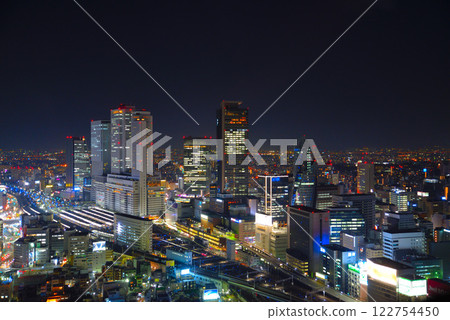 名古屋站的摩天大樓夜景 122754450