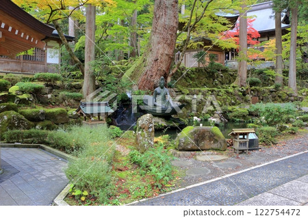 Daihonzan Eiheiji temple, the zen buddhist Temple of eternal peace, located in Fukui Prefecture in Japan 122754472