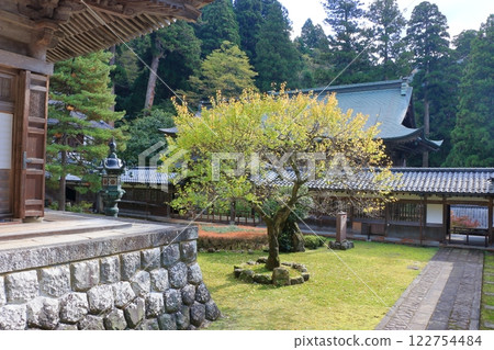 Daihonzan Eiheiji temple, the zen buddhist Temple of eternal peace, located in Fukui Prefecture in Japan 122754484
