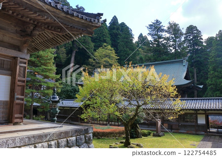 Daihonzan Eiheiji temple, the zen buddhist Temple of eternal peace, located in Fukui Prefecture in Japan 122754485