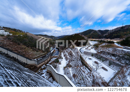 奈良佈目水壩的雪景。 122754678