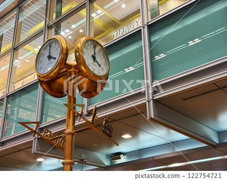 Gold clock at Nagoya station Gold clock at Nagoya station 122754721