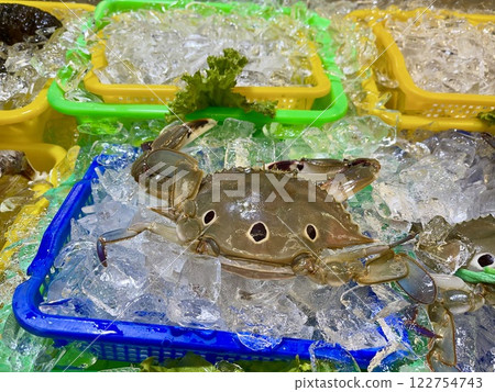 three point crab 122754743