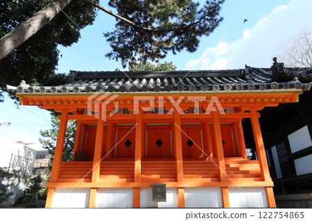 The worship hall of Sumiyoshi Taisha Shrine 122754865