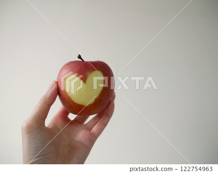 Apple love 02 122754963