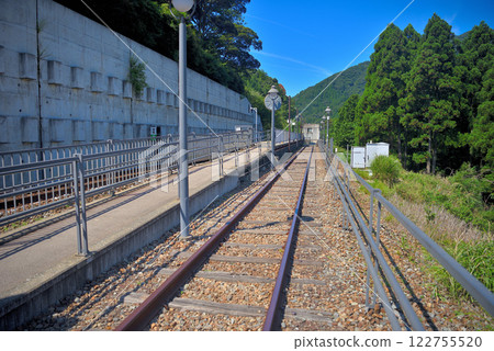 關西、近畿、約部站(約部站),通往約部大橋的廢棄鐵路軌道及其空蕩蕩的車站,兵庫縣香美町(2) 關西、近畿、約部站(約部站),通往約部大橋的廢棄鐵路軌道及其空蕩蕩的車站,兵庫縣香美町(2) 122755520
