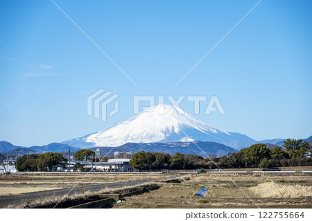 從平塚市眺望的冬季富士山 [神奈川縣平塚市] 122755664