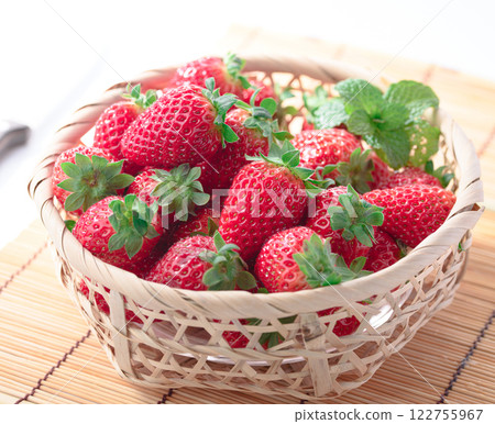 Fresh strawberries 122755967