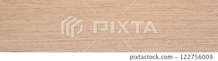 Gentle ripples of honey and beige dance across this oak wood veneer, evoking a sense of calm and natural elegance 122756009