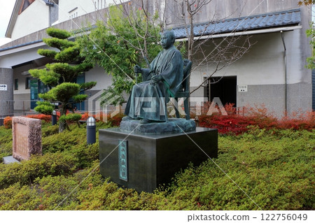 Statue of Shungaku Matsudaira, the fudal lord of Fukui in Fukui City, Japan Statue of Shungaku Matsudaira, the fudal lord of Fukui in Fukui City, Japan 122756049