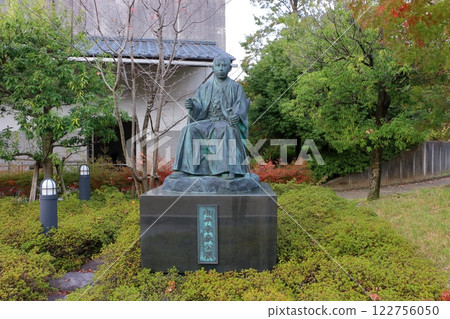 Statue of Shungaku Matsudaira, the fudal lord of Fukui in Fukui City, Japan Statue of Shungaku Matsudaira, the fudal lord of Fukui in Fukui City, Japan 122756050