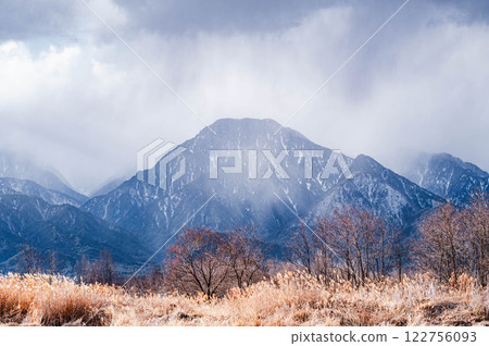 隆冬的有明山有霜 隆冬的有明山有霜 122756093
