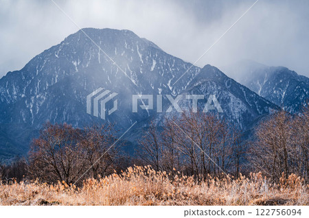 隆冬的有明山有霜 122756094