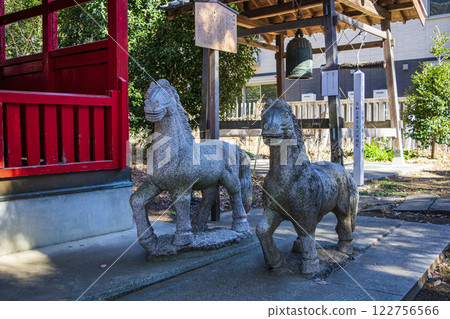 埼玉縣白岡市白岡八幡神社,流傳著神馬傳說的新馬社 埼玉縣白岡市白岡八幡神社,流傳著神馬傳說的新馬社 122756566