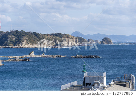從城島大橋眺望三浦市的風景 122757990
