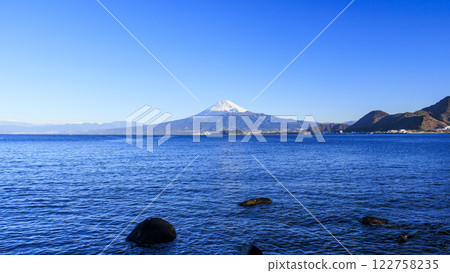 Mount Fuji as seen from Nagaizaki in Shigesu, Numazu City, Shizuoka Prefecture 122758235