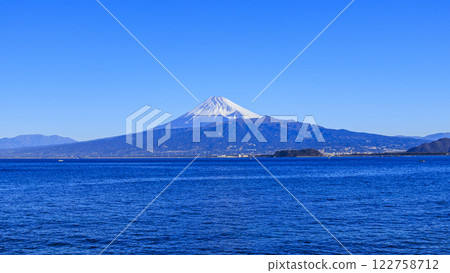 Snow-capped Mount Fuji in winter as seen from Suruga Bay Snow-capped Mount Fuji in winter as seen from Suruga Bay 122758712