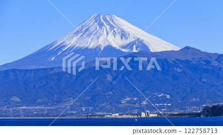 Snow-capped Mount Fuji in winter as seen from Suruga Bay 122758713