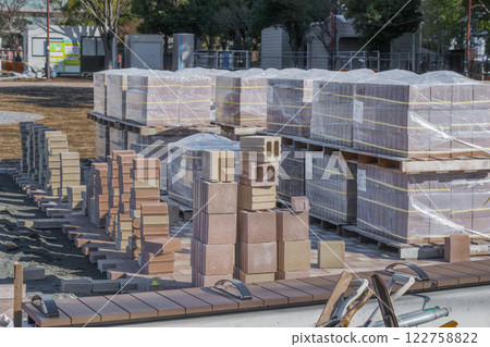 Park improvement work: Delivery of stone tiles 122758822
