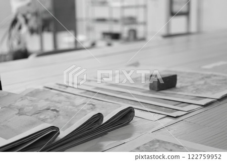 Please feel free to take home any advertising papers on the tables. Please feel free to take home any advertising papers on the tables. 122759952