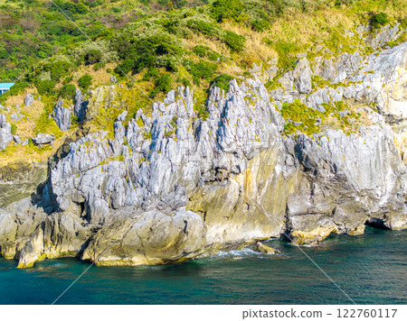 Karst topography at Niwanohama Beach on Kamishima Island (Toba City, Mie Prefecture) 122760117