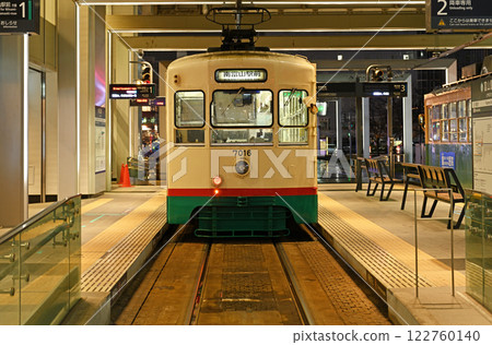 等待出發的電車 122760140