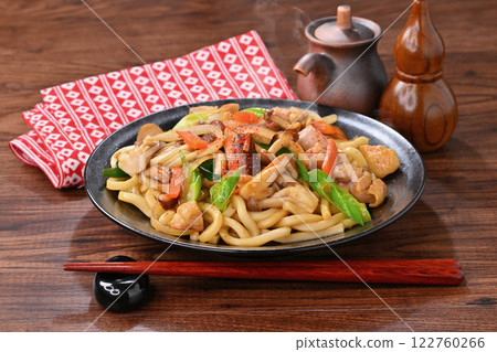 Fried udon noodles, ingredients include onion, chicken thigh, shiitake mushrooms, shimeji mushrooms, carrots, and Kujo green onions. Flavored with granulated soup stock and soy sauce. Fried udon noodles, ingredients include onion, chicken thigh, shiitake mushrooms, shimeji mushrooms, carrots, and Kujo green onions. Flavored with granulated soup stock and soy sauce. 122760266