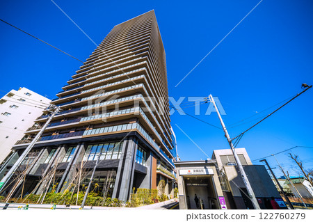 Yokohama cityscape in Japan, overlooking the south exit of Shin-Tsunashima Station on the Tokyu Shin-Yokohama Line (February 9, 2025) 122760279