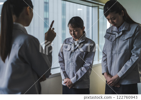 反思自己行為的下屬 122760943