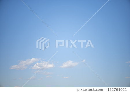 Spring sky, blue sky, sunny sky, sky material [Hiratsuka City, Kanagawa Prefecture] 122761021
