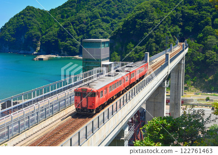 關西、近畿、山陰本線經過約部橋,曾是空車站的地方,兵庫縣香美町 (3) 關西、近畿、山陰本線經過約部橋,曾是空車站的地方,兵庫縣香美町 (3) 122761463
