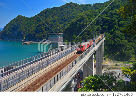 關西、近畿、山陰本線經過約部橋，曾是空車站的地方，兵庫縣香美町 (6) 122761466