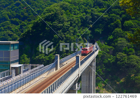 Kansai, Kinki, Yobe Station (Yobe Station), a train on the San'in Main Line crossing the Yobe Bridge, Kami-cho, Hyogo Prefecture (3) Kansai, Kinki, Yobe Station (Yobe Station), a train on the San'in Main Line crossing the Yobe Bridge, Kami-cho, Hyogo Prefecture (3) 122761469