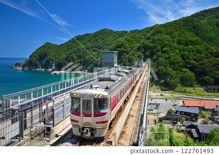 關西、近畿、與部站（與部站）、山陰本線特快列車濱風號穿越與部鐵橋、兵庫縣香美町（8） 122761493