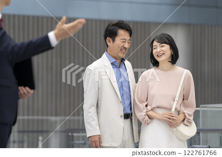 一對50多歲的微笑夫婦 122761766