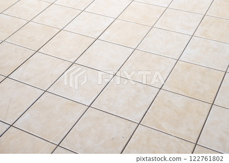 瓷磚公寓入口圖像 122761802