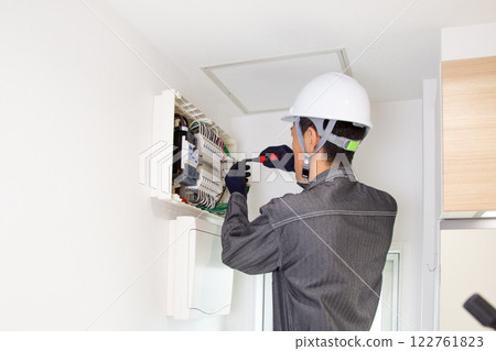 Electrical work Electrician 122761823