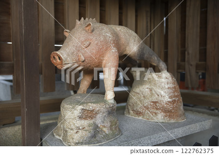 Go-o Shrine: Boar statue at the front gate 122762375