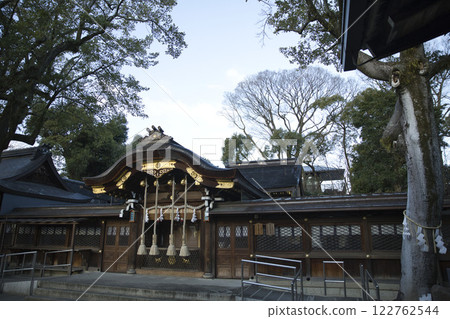 Go-o Shrine: The Chumon Gate in the early morning silence 3 122762544