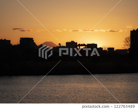 Riverside town landscape at dusk Riverside town landscape at dusk 122763489