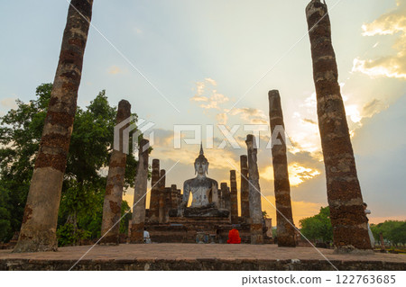 The precious beauty of Sukhothai Historical Park in the evening, Sukhothai Province 122763685