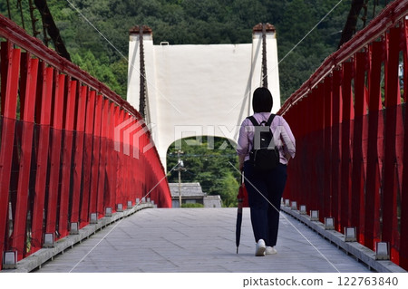 Walk across Minobashi Bridge, Japan's oldest modern suspension bridge 122763840